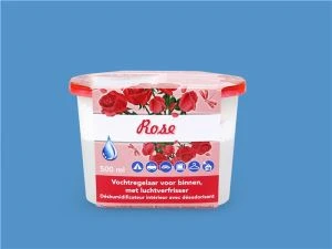 Caja de deshumidificador 500ml utilizada en el dormitorio con aroma a rosas