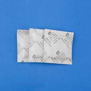 Paquetes desecantes de gel de sílice ampliamente utilizados